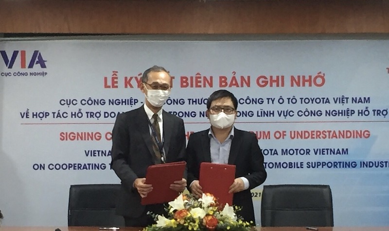 Lãnh đạo Cục Công nghiệp và Toyota Việt Nam ký kết Biên bản ghi nhớ - Nguồn: Cục Công nghiệp