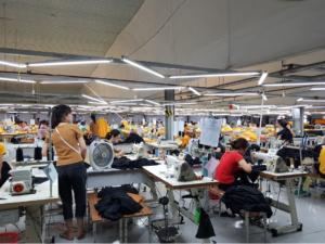 Doanh nghiệp dệt may gặp khó khăn khi sản xuất trong giãn cách